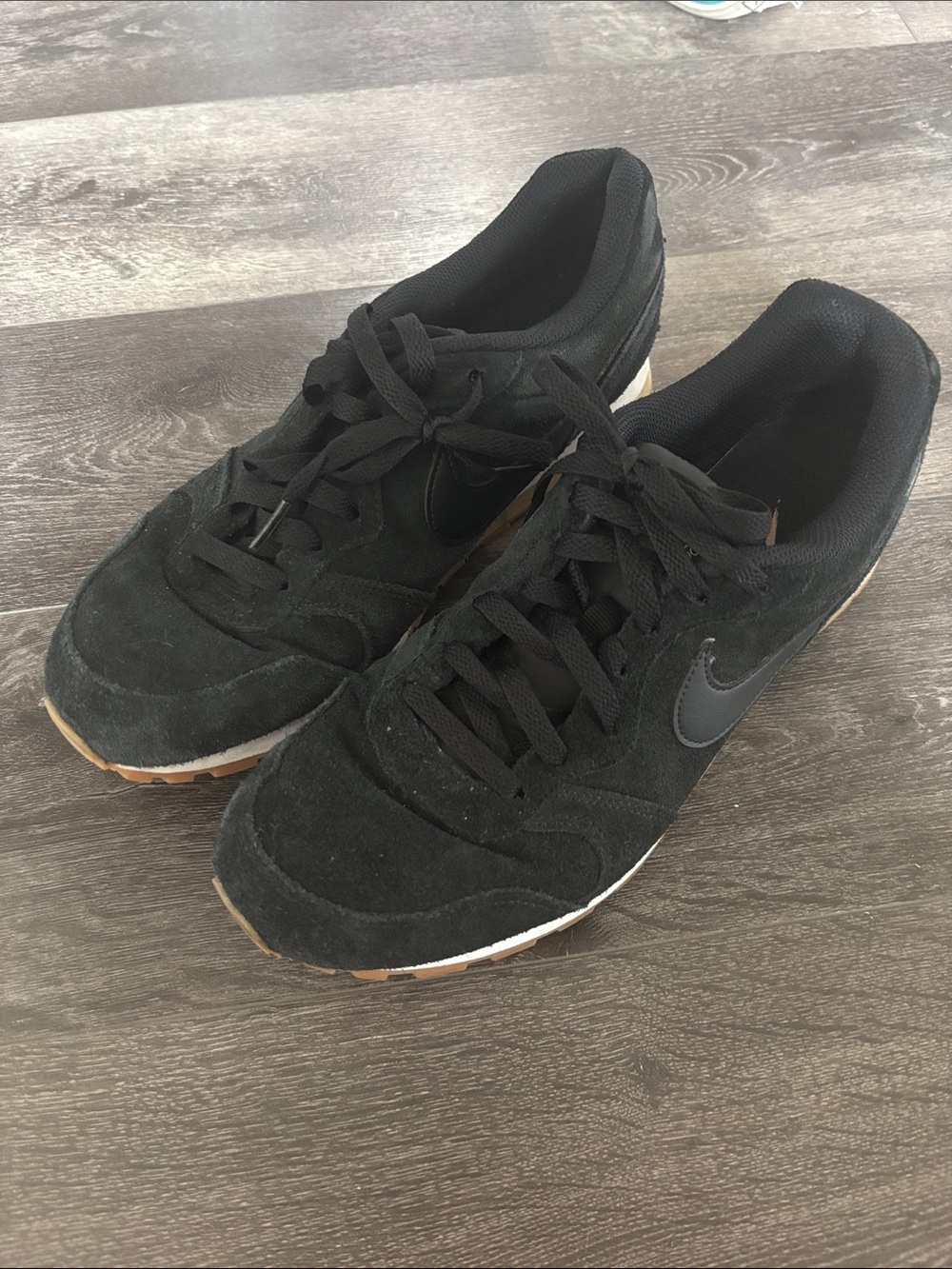 Nike Womens Black Suede Low-Top Athletic Sneakers with Gum Outsole